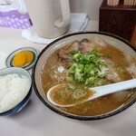 羅阿麺亭 - チャーシューラーメン(しょうゆ) 900円(税込)。
小ライス 150円(税込)。