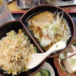 吉田屋 - 半ラーメン半チャーハンセット880円税込