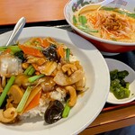 台湾料理 金龍閣 - ランチ 中華飯＋台湾豚骨ラーメン 850円