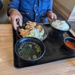 Kalbi Don to Sundubu Senmonten Kan Don Yame Ten - ヤツはから揚げ定食　受取時にスープをひっくり返すボケをかましてた