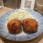 千住メンチ館  - 左がメンチで、右がチーズメンチ　「メンチセット 480円」