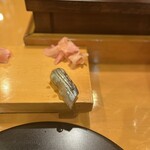 Yushima Tenjinshita Sushi Hatsu - 秋刀魚