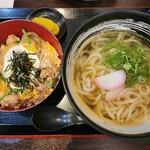 くら川 - 料理写真:かけうどん ミニ親子丼