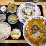 Juraku - 晩ご飯セット（鶏の唐揚げワサビソースかけ・坦々麺）