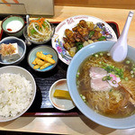 Juraku - 晩ご飯セット（鶏肉とジャガイモのカレー味炒め・ラーメン）