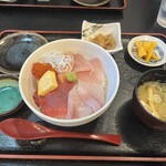 Seafood Doraku En - ハチワレの海鮮丼