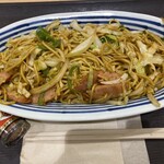 Namaste Boss - ソーセージ焼きそば＝825円