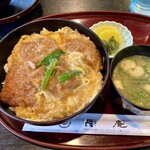 Ryu An - カツ丼のご飯半分、ご飯は厚さ15㎜ほどでした。