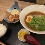 Shokusai Ajidokoro Oonishi - ラーメン唐揚げ定食