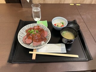 Magokoro Kitchen - エゾ鹿肉のステーキ丼1650円