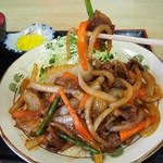 竹野食堂 - 牛パワー焼き定食：更に美味しくリニューアル！牛肉と野菜をコチュジャンの効いたタレで炒めました。