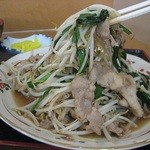 竹野食堂 - ばらニラ炒め定食：豚バラ肉とニラ…だから『ばらニラ』です！醤油ベースの味付けで、ご飯が進みます！