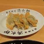 餃子酒場 満太郎 - 肉餃子の揚げ