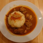 Rasa Bojun Wakayama - 令和6年10月 ランチタイム(11:00〜15:00)
                      日替わりランチ 税込700円
                      チキンカレー、豆カレー、サラダ、デザート、アイスチャイ