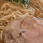 Kouchan Ramen Kasuga Shiromizu Ten - 薄いが大き目のチャーシュー