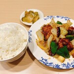 バーミヤン  - 鶏肉の旨辛豆豉炒め定食スープバー付き
ご飯大盛り＋20円（税抜）
ご飯おかわり有料化100円（税抜）