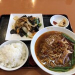 福新居餃子坊 - 料理写真:豚肉とキクラゲ炒め定食+台湾ラーメン¥980