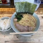 ラーメン壱六家 大和店 - 塩ラーメン(中)と小ライス