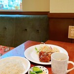 Shinoda - ➜本日のランチ　鶏肉の黒酢風味
                        ライス、スープ、コーヒー付き 880円