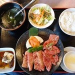 安楽亭 - プレミアム和牛ダブルランチ1,580円(税抜き)