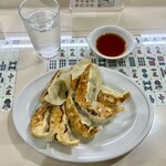 Shin Mikaku Hon Ten - ・焼き餃子（460円）