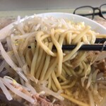 Ramen JIDAI - 「ラーメン」（850圓）
                      「めん大盛」（150圓）
                      「トッピング豚増し」（300圓）
                      
                      コールは「ヤサイカラメニンニク、アブラは増し増し」です。麺アップ。