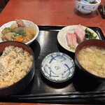 Aji Dokoro Yu - ぶりの刺身&牛すじ煮込み（玄米ご飯）¥1,100