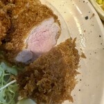 丸一 - ひれかつの断面はうっすらピンク