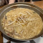 Motsu-nabe Kamehachi Yamashina Ten - 和牛あぶらカストッピング麺 748円×2