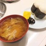 Hayashi Horumon - 豚汁260円 おむすび420円