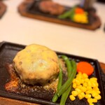 Yogan Yakiniku Dining bonbori Shinjuku Ten - チーズハンバーグ