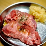 TOKYO焼肉ごぉ - 厚切りニンニクタン