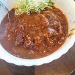 ポロスォロ - 夫はカツカレー大盛り1260円♫左側が辛口、右側が甘口。私の大辛の部分もシェアしたら一気に汗吹き出てました(*_*)笑  