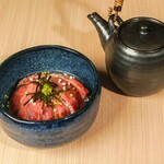 wagyuuyakiniku ichi - 和牛炙り茶漬け(トッピング後)