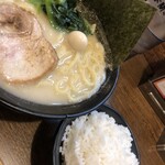 濃厚豚骨ラーメン 濱虎家 - 