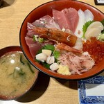 Uogashi Maruten Minato Ten - にこにこ丼 ¥2,640