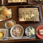 和味 - 生姜の浅漬けもごはんによく合いました。天ぷらは抹茶塩でいただきました。