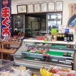 Watanabe Shoten - お店の中は魚やさん？