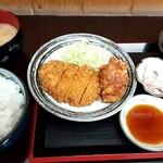 おにぎり家さん - 料理写真:とんかつ定食(￥820)、ザンギ(￥150)。