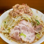 Ramen Jiro Tachikawa Ten - 少なめ　麺少なめ豚1枚　にんにく少し、アブラ