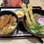 資さんうどん - 料理写真: