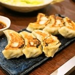 Gyoza no Sankumi - 2014.5 チーズ餃子（3個360円）、ニンニク餃子（3個360円）