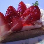 BERRY - いちごのタルト。甘さ控えめで酸味が強いです