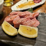 Yakiniku Mirai - こちらが一番美味しかった厚切り牛タン！