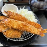 松屋 - 海老2本でかいです。ロースもサクサクです。