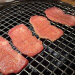 Kobe Yakiniku Kanteki Haruyoshi Ten - 焼きます焼きます♪