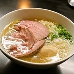 牛骨らぁ麺マタドール - 2014.5 贅沢焼牛塩らぁ麺（1,050円）