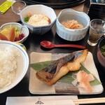 Suzunami Esuka Ten - 鈴波定食おぼろ豆腐付き