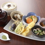 Kitchen Korabo - 日替わりプレートランチ（620円）。このボリュームで620円とあって、大好評です！！☆★「食べログ見ました」とおっしゃっていただければ、初回のお客さまに限りドリンク1杯無料サービス致します！☆★