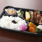 Kitchen Korabo - ☆★宅配限定★☆日替わり弁当（620円）。摂津市近辺のお客さまには、無料で配達致します！！日替わりの内容は、お気軽にお尋ねください！！※炊き合わせ・副菜は、季節により多少変更する場合があります。